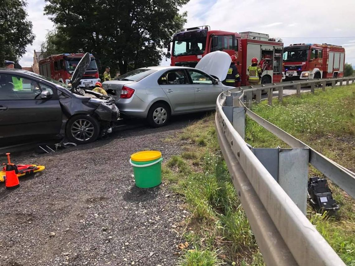 Zderzenie 4 samochodów. 11 osób poszkodowanych, w tym 2 dzieci