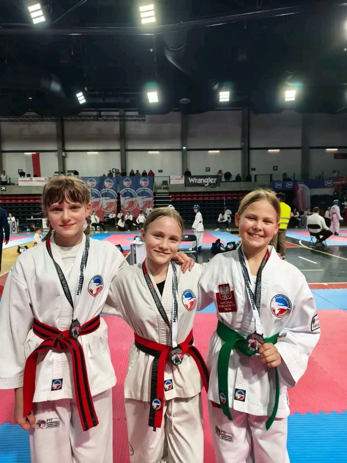 Złote medale dla uczennic z Białej Nyskiej! Sukces na Międzywojewódzkich Mistrzostwach Wielkopolski w Taekwon-do