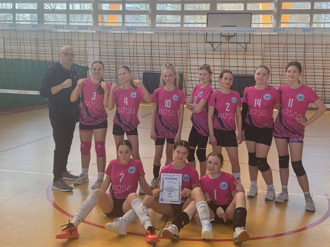 Złoty medal i awans do finału wojewódzkiego. Siatkarki SP3 z Nysy najlepsze w półfinale